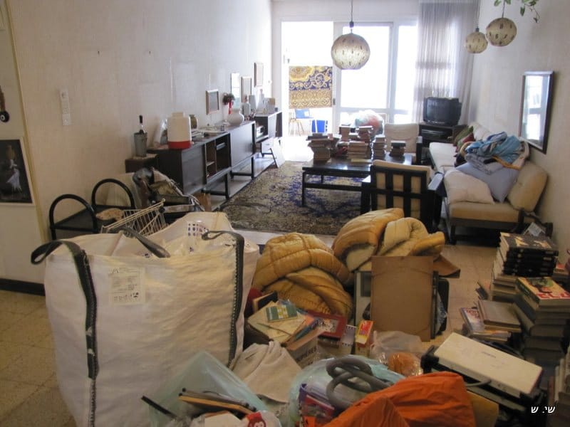 תמונה הממחישה פינוי דירה לאגרנים ואספנים כפייתיים - הפתרון המקצועי