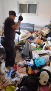 תמונה הממחישה פינוי דירה לאגרנים ואספנים כפייתיים - הצעד הראשון לחיים חדשים